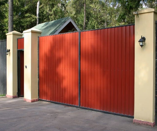 Распашные ворота металлические