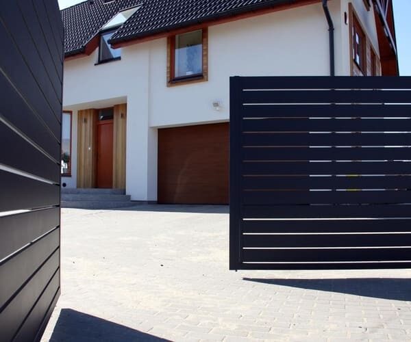 Распашные ворота с электроприводом