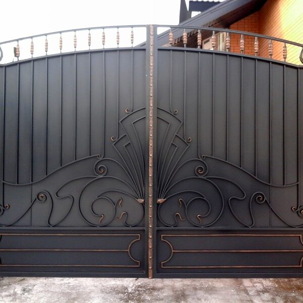 Распашные ворота кованные